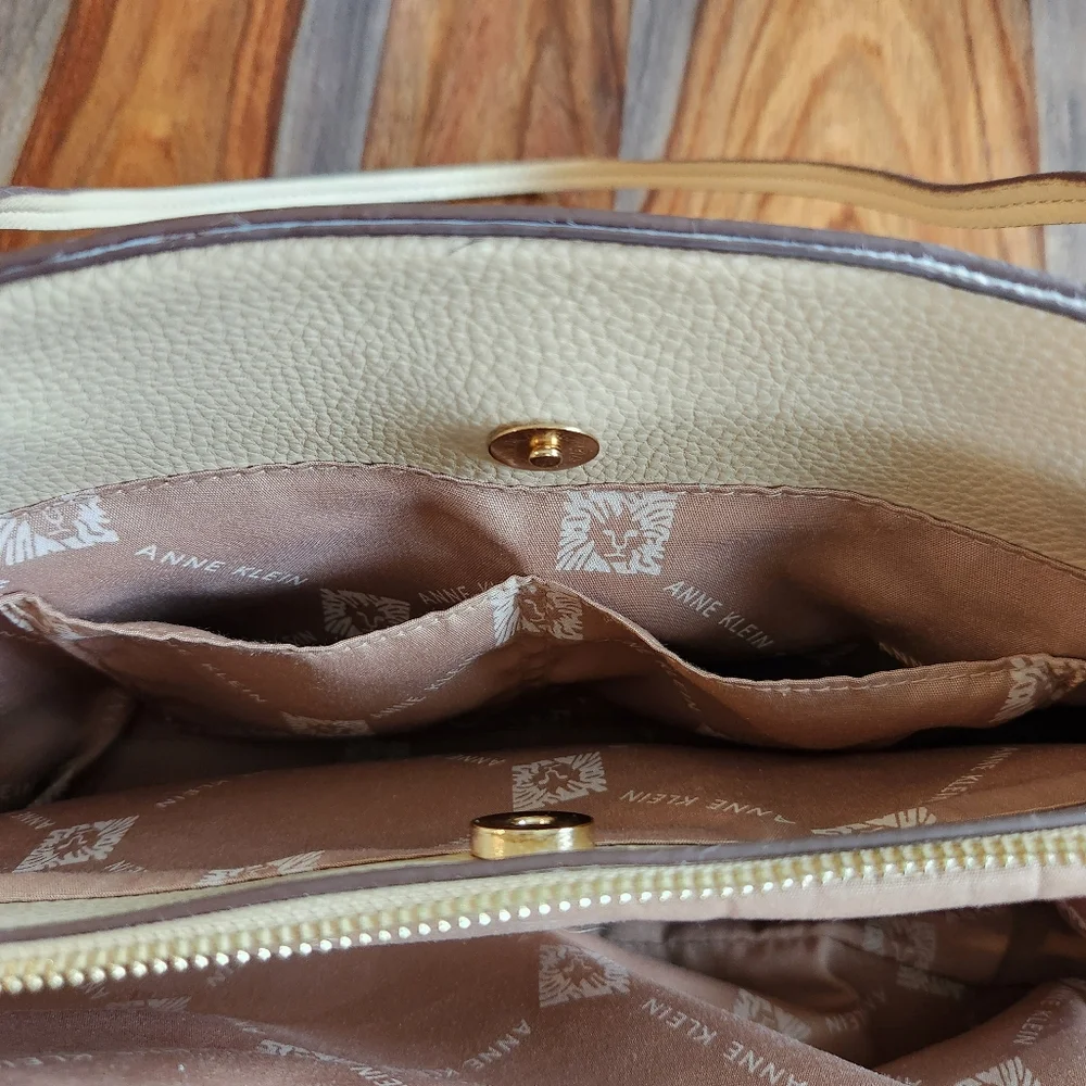 Classy Anne Klein Bag Clutch Purse Cream with Wallet and Pretty Tie